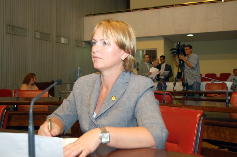 ana20perugini20-20questiona20fechamento20de20delegacias