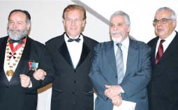 Da esquerda para a direita - na foto - Chanceler Comendador Prof. Dr. Dom David dos Santos Araújo - Comendador Grã-Cruz, Prof. Dr. Alberto Angerami, Dr. Laerte Aparecido Calandra, - Delegado de Polícia Classe Especial, Assistente direto do Dr. Angerami - e Dr. Antonio do Carmo Freire de Souza, Delegado de Polícia Classe Especial, Diretor da Divisão Assistencial do DAP