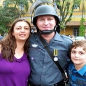 5ago2013---um-sargento-da-rota-rondas-ostensivas-tobias-aguiar-a-mulher---soldado-da-policia-militar---e-o-filho-do-casal-de-12-anos-foram-executados-na-tarde-desta-segunda-feira-o-caso-aconteceu-1375745343856_300x300