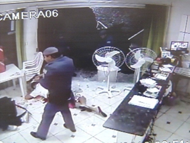 tiroteio_pizzaria_bot