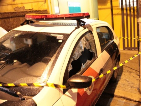 SAO PAULO/SP - BRASIL - 22/06/2012 - Uma base da Policia Militar que fica na zona leste da capital, foi atacada por criminosos na madrugada desta sexta-feira, 21. Policiais perseguiram os suspeitos, houve tiroteio e um deles acabou morrendo. FOTO: EDISON TEMOTEO/AE